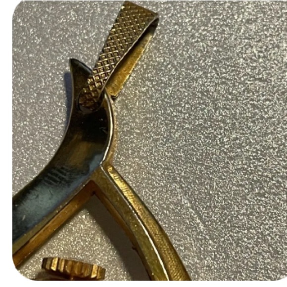 Ladies Vintage Gold Splendid Pendant Watch- Swiss made - Picture 3 of 4